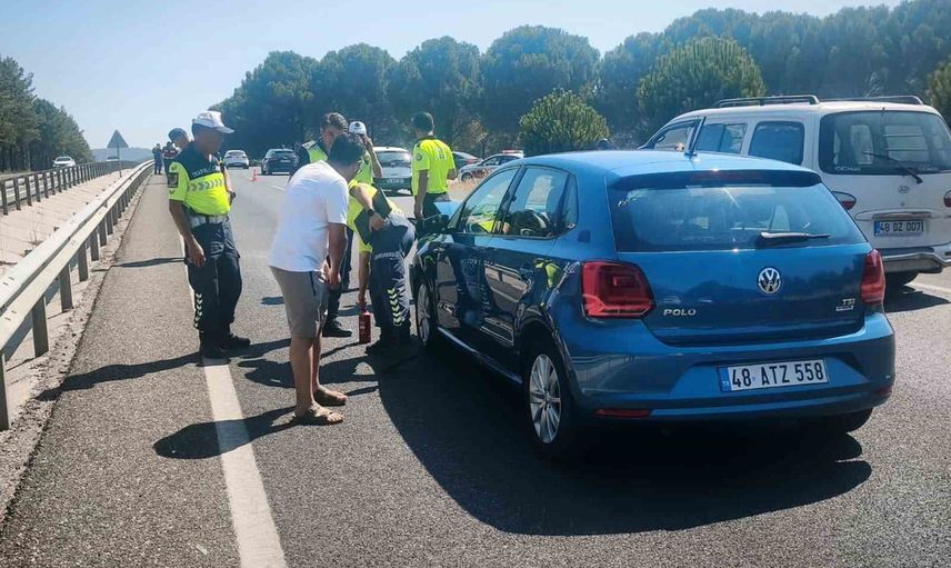 Muğla'da Ula yolunda zincirleme kaza ulaşımı tek şeride düşürdü