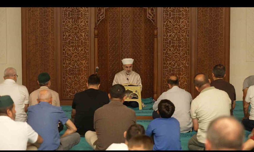 Erzincan’da mevlid gecesi Terzibaba Mezarlığı Külliye Camii’nde dualarla anıldı
