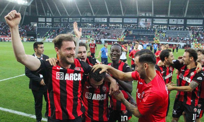 Çorum FK taraftarının önünde süper ligde ilk galibiyetini aldı