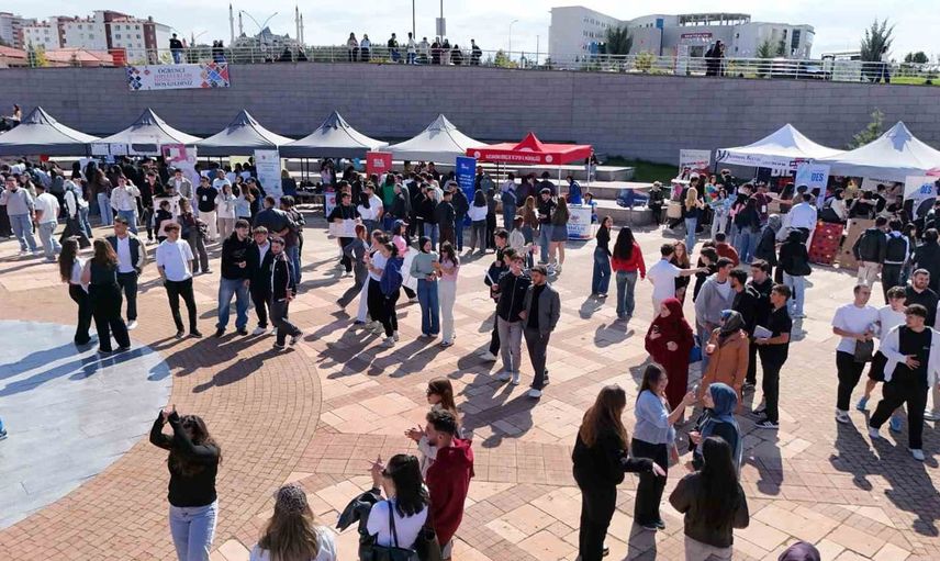 Kampüste ilgi çeşitliliği: 187 topluluk öğrencilere kapılarını açtı