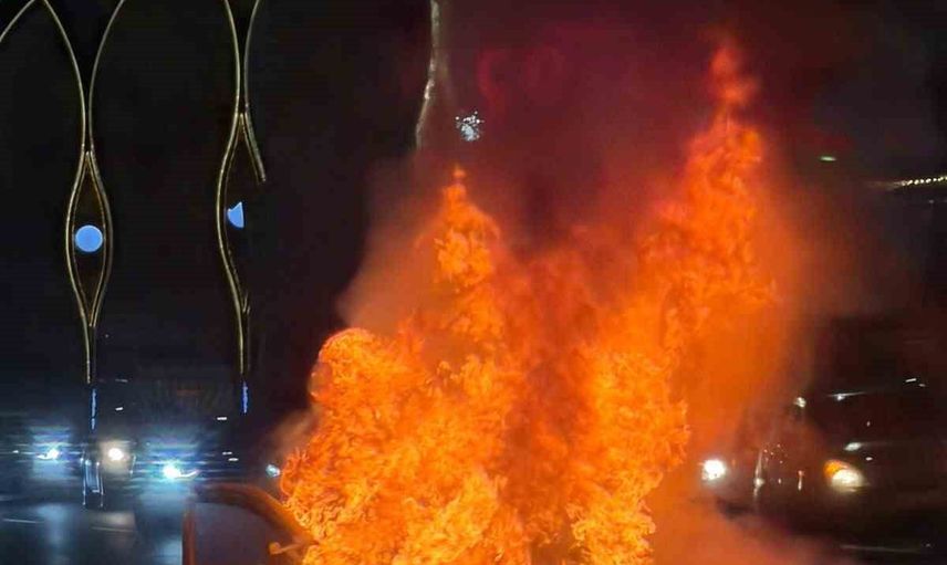 Polatlı'da yolda tutuşan otomobil itfaiyenin müdahalesiyle söndürüldü
