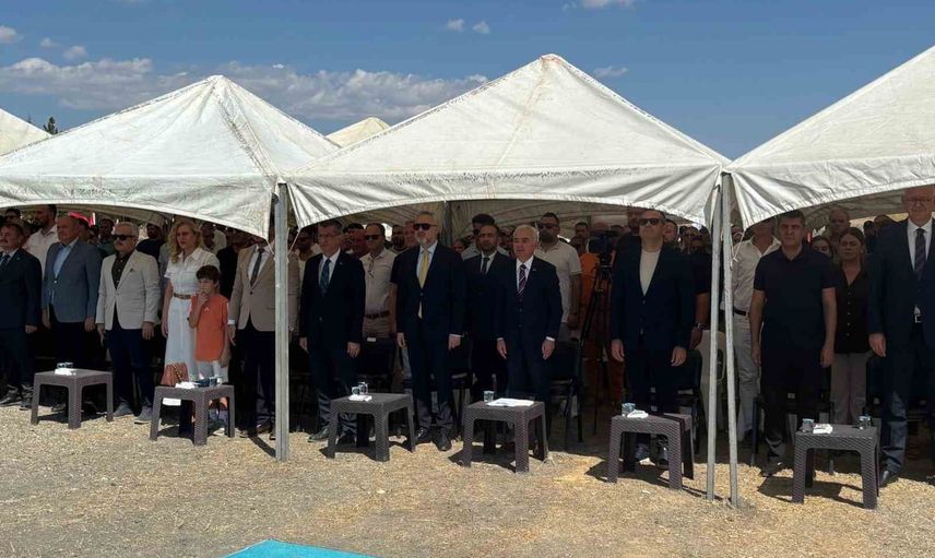 Babaeski'ye spor odaklı yatırım: yarı olimpik havuz ve kapalı salonun temeli atıldı