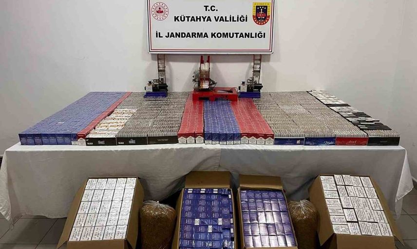 Simav'da jandarma kaçak tütün ve sigara şebekesine darbe vurdu
