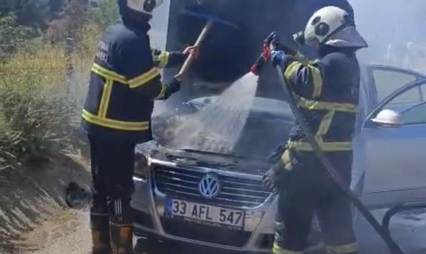 Batman'da OSB yakınında seyirde çıkan otomobil yangını itfaiye ekiplerince söndürüldü