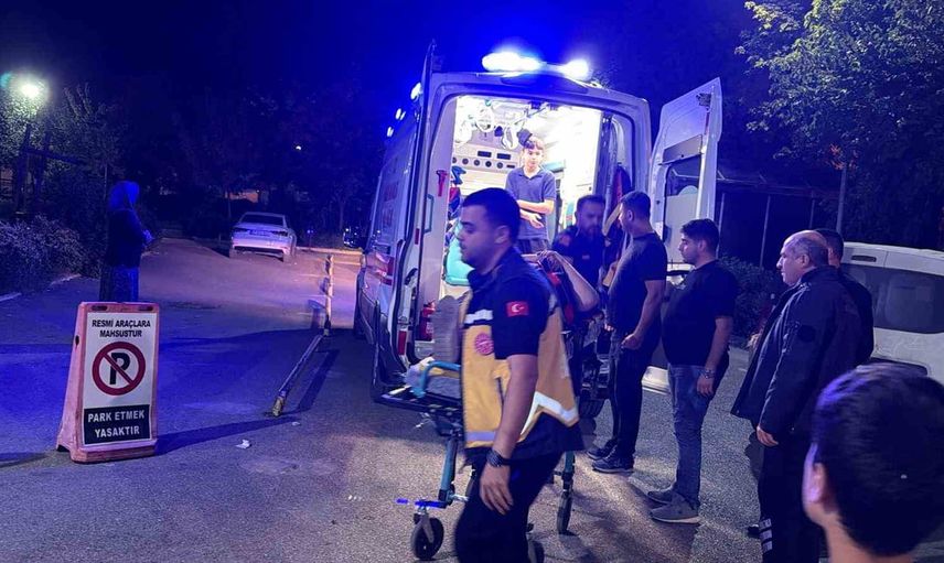 Gölgeli kavşağında çarpışma 8 kişi yaralandı
