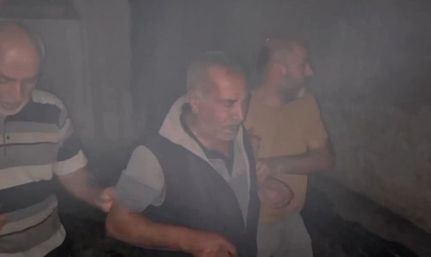 Dar sokakta alevlerle mücadele eden mahalle, oğlunun ölüm haberiyle yıkıldı