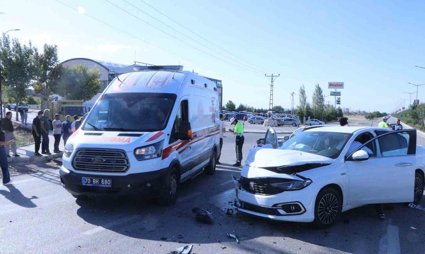 Kontrolsüz kavşakta çarpışma: 4 aylık bebek dahil 6 kişi yaralandı