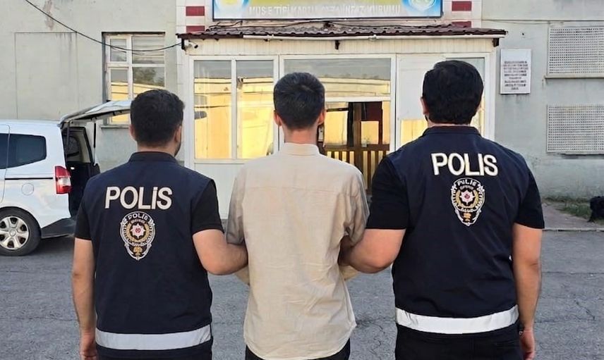 Muş'ta aranan hükümlü, kapsamlı operasyonla adliyeden cezaevine teslim edildi