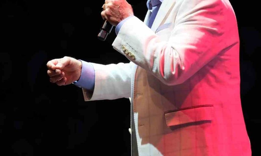 Müzik ve kahkaha dolu bir yaz akşamı: Mustafa Keser Bursa'da