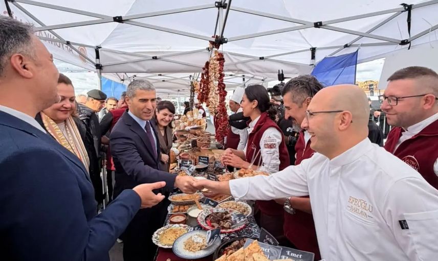 Kütahya'nın coğrafi işaretli tatları Afyon'da çiniyle buluştu