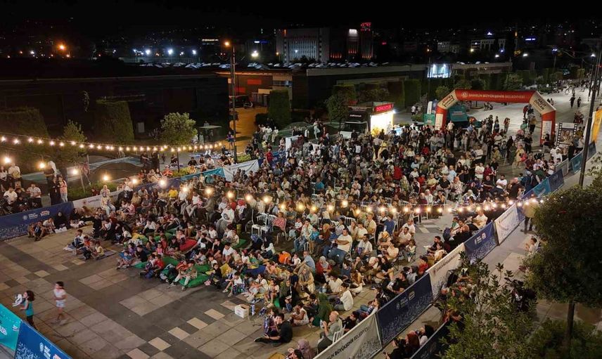 Samsun'da ilçe meydanlarında açık hava sinema geceleri başlıyor