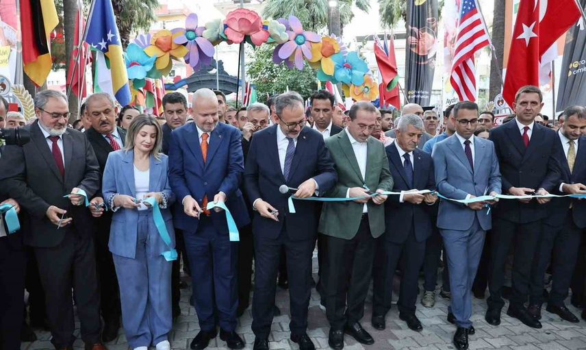 Menemen'de çömlek festivali 45 ülkeyle renkli başladı