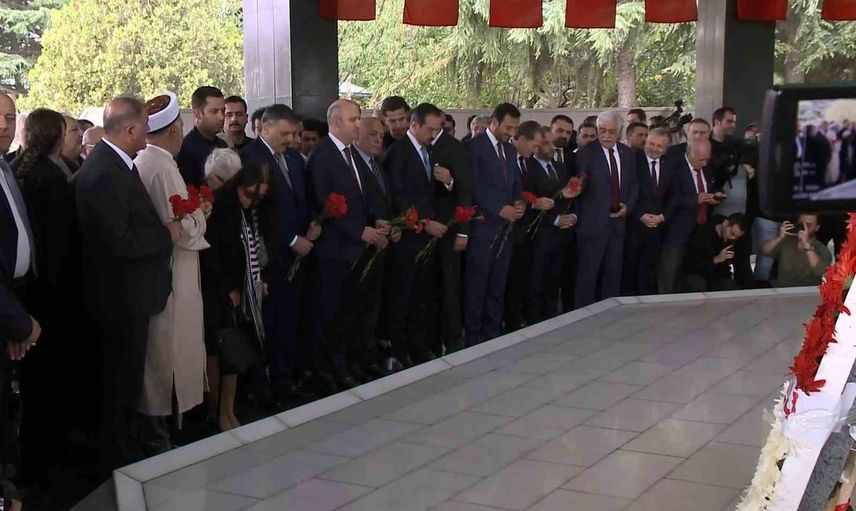 Demokrasi vurgusuyla anıldı: Menderes, Zorlu ve Polatkan kabirleri başında yad edildi
