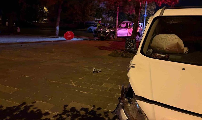 Kayseri'de kavşakta çarpışma: 4 kişi yaralandı