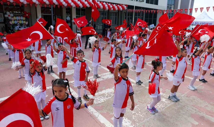 Sivas’ta ilköğretim haftası kutlamalarında eğitim yatırımları ve çocuk odaklı program