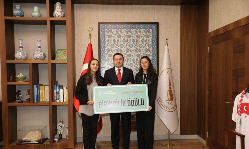 Tavşanlı Kız Anadolu İmam Hatip Lisesi öğrencilerinin Paramı Yönet projesi Türkiye birincisi oldu