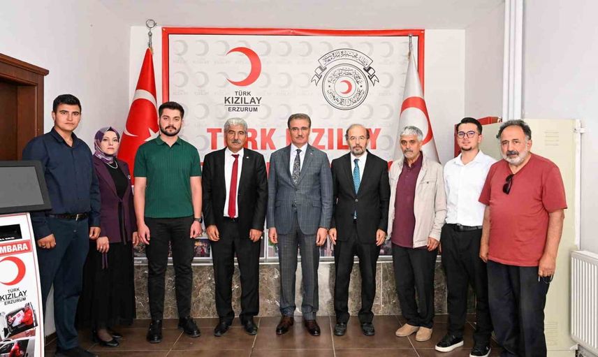 Vali Aydın Baruş'tan Kızılay'a destek ziyareti