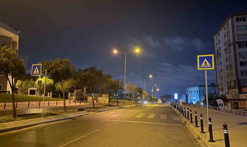 Yaya geçidinde çarpışma: Beylikdüzü'nde elektrikli scooterlı genç kız yoğun bakımda