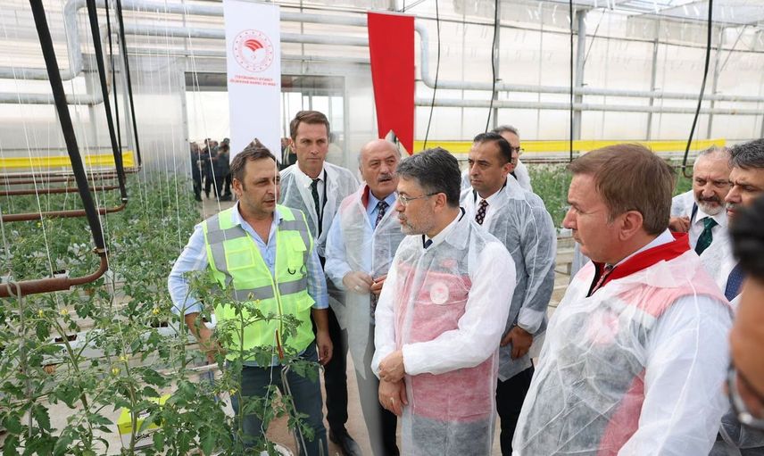 Bakan Yumaklı Erzincan'daki jeotermal sera alanını inceledi