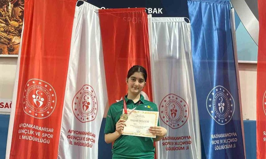 Kartepeli genç karateci Hayrunisa Sadan'dan +54 kiloda Türkiye şampiyonluğu