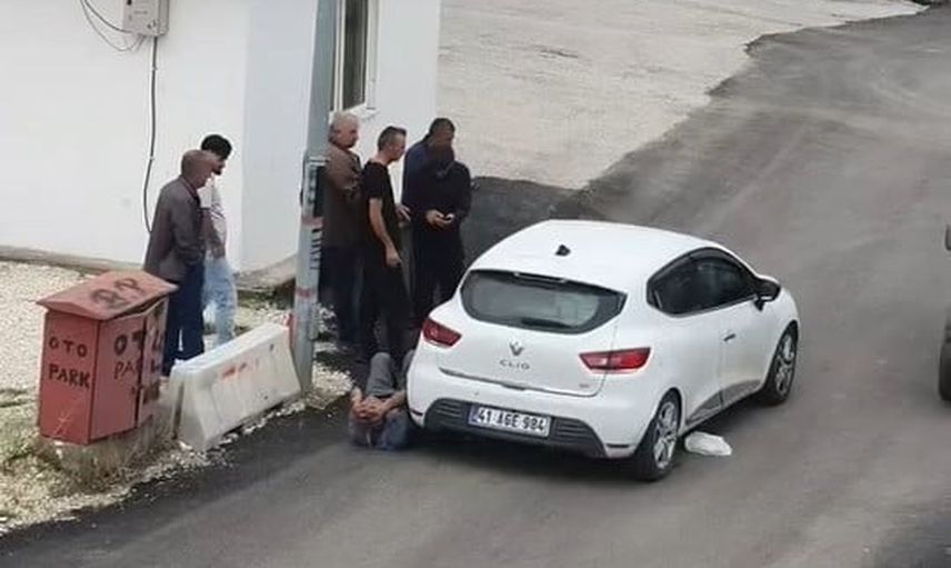 Rüstempaşa'da yolun karşısına geçen yaya yaralandı