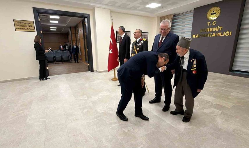 Edremit'te Kore gazisine vefa seli salonda duygulu anlar