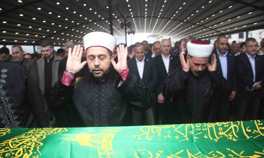 Evlilik yıl dönümünde uğurlandı: gazeteci Dursun Biran Yılmaz toprağa verildi