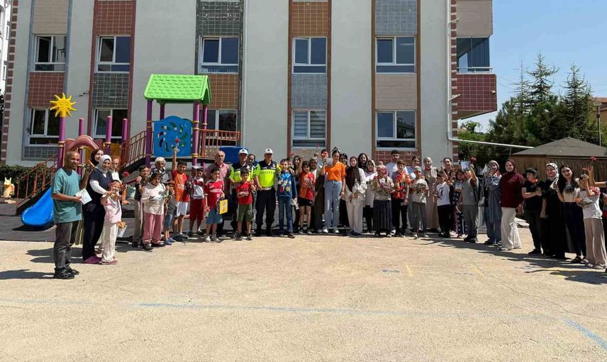 Okulda trafik bilinci: jandarmadan öğrenci ve öğretmenlere eğitim