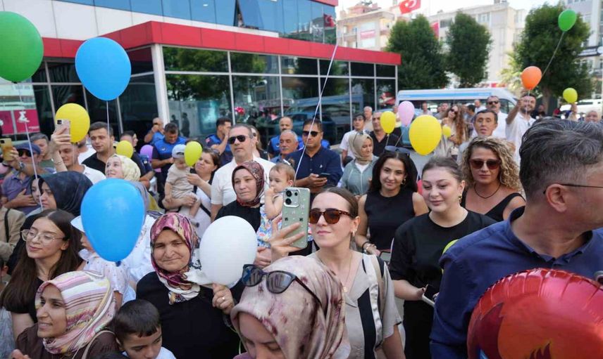 Minik Berra doğum gününde sağlığına kavuştu, hastaneden bando ile uğurlandı