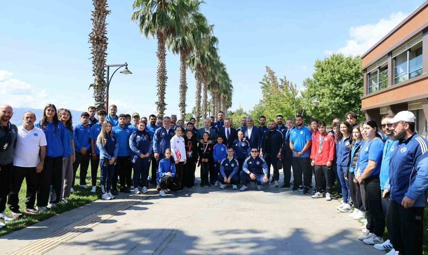 Kocaeli'nin madalyalı gençleri Büyükakın'dan destek sözü aldı