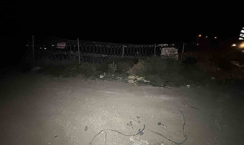 Adana'da otoyol kıyısında çürümüş erkek cesedi tespit edildi