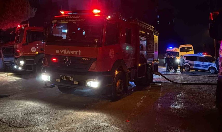 Bolu'da tır parkında çıkan yangın iki aracı kullanılamaz hale getirdi