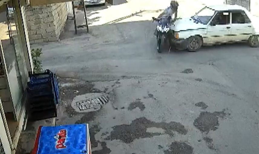 Adıyaman'da kaza anı kamerada: motosiklet sürücüsü metrelerce yükseldi