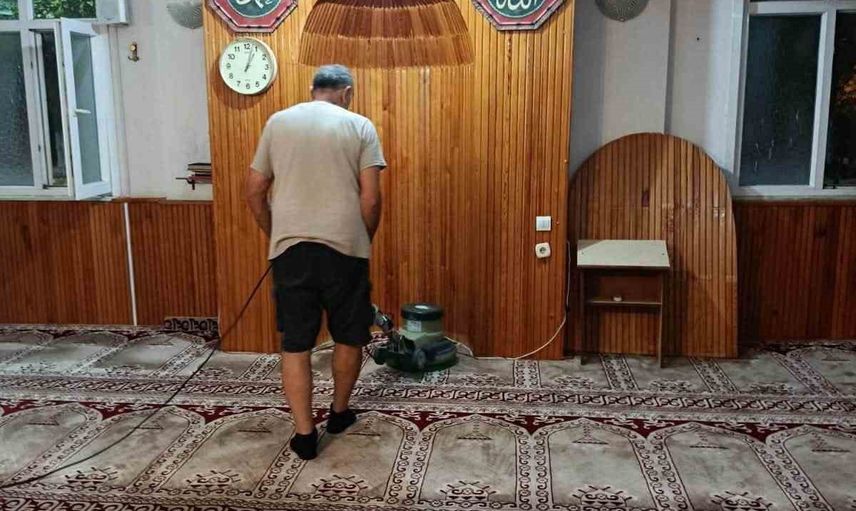 Marmara Adaları'nda ibadet alanları kışa temiz halılarla hazırlanıyor
