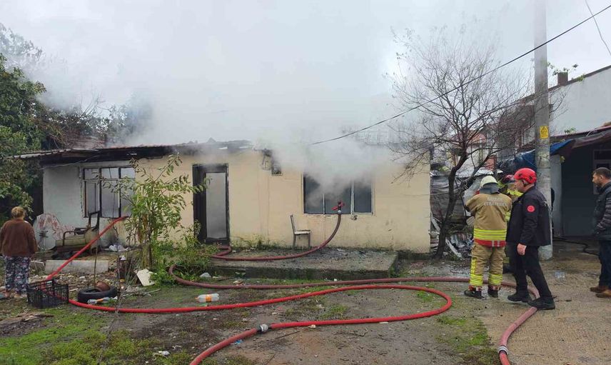 Sobadan çıkan yangın Çamköy’de tek katlı evi kullanılamaz bıraktı