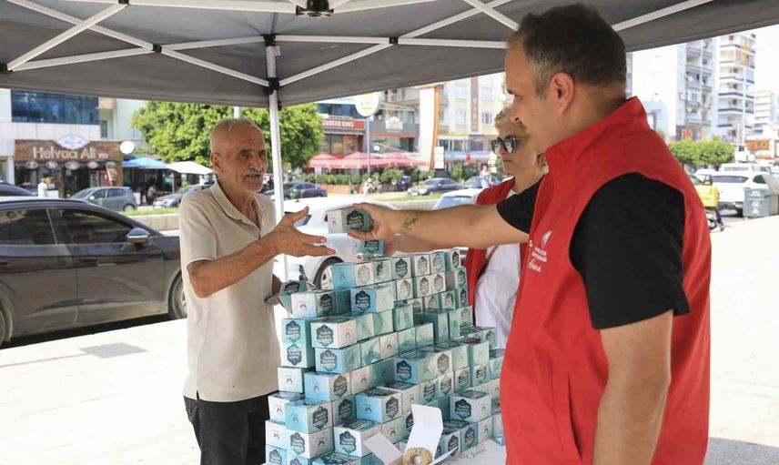 Kandil geleneği 15 bin simitle Mersin sokaklarında