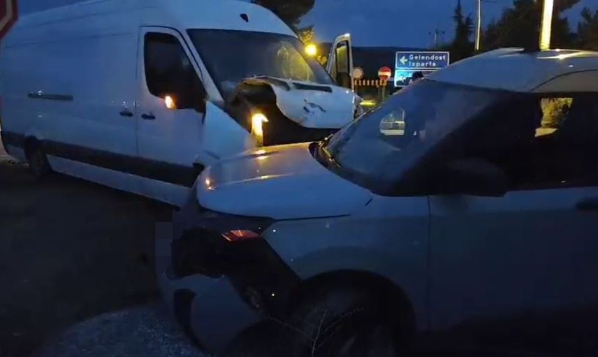 D695'te çarpışma: Yalvaç'ta bir sürücü yaralandı