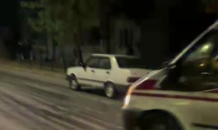 Eğlence amaçlı yumruk duvarda bitti: öğrenci elinden yaralandı