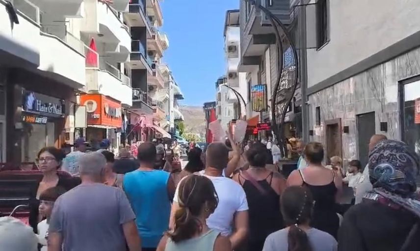 Avşa sakinleri sokakta: konser değil, kalıcı su istiyoruz