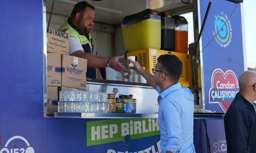 Kampüs kapısında çay, simit ve bilgi: Tekirdağ'dan öğrencilere sıcak başlangıç