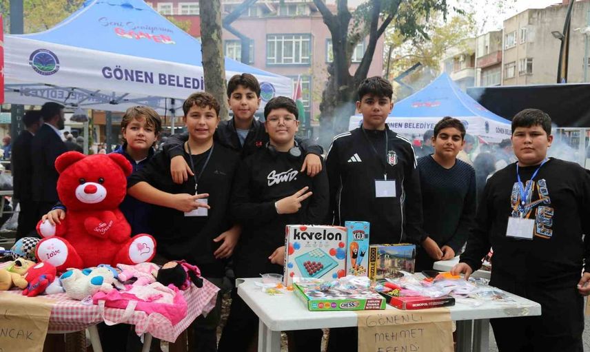 Gönen'de Çarşı Camii önünde birlik: Gazze'ye umut el uzatıldı