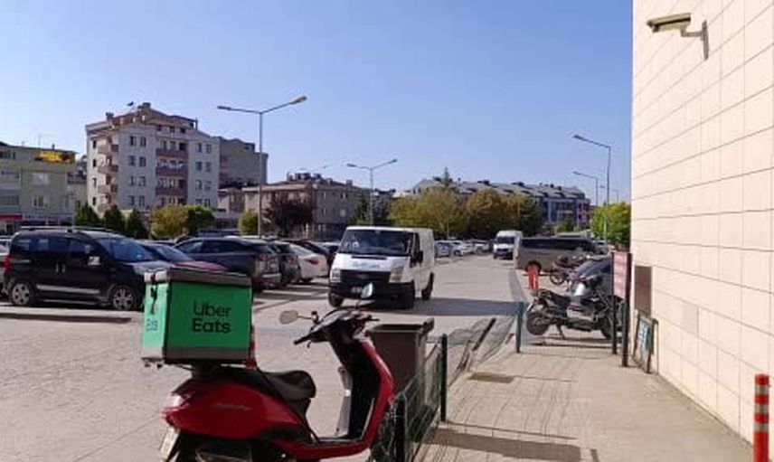 iş makinesine sıkışan işçi kaldırıldığı hastanede yaşamını yitirdi