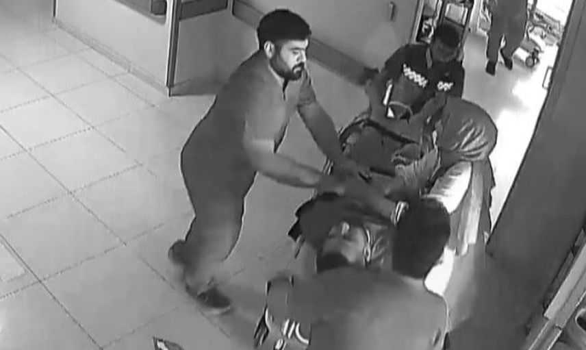 Hayata iki kez dönen hasta, kurtaran doktora çiçek verdi