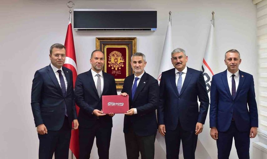 Niğde'nin spor altyapısı yenileniyor: gençlere yeni tesisler ve halı sahalar