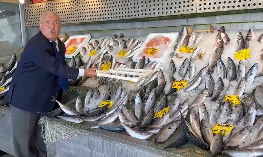 Balığın bereketi tezgahlara yansıdı: hamsi 200 liradan başlıyor