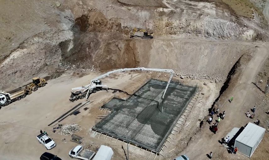 Eğitim için tepe yontuldu: 2 bin 300 rakımda 8 derslikli okul alanı açıldı