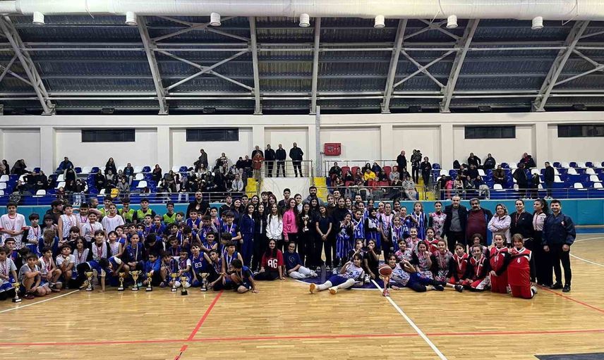 Erzurum'da 29 ekim coşkusu sahada: genç basketbolcular cumhuriyeti kutladı