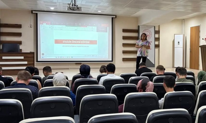 Kütahya’da genç çiftlere evlilik öncesi kapsamlı eğitim