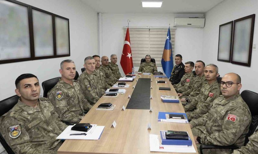 Genelkurmay başkanı Bayraktaroğlu Prizren'de Sultan Murat Kışlası'nda denetim yaptı