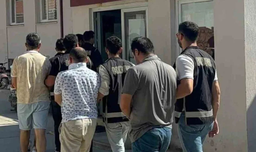 Datça açıklarında rusya bayraklı teknede kaçış planı engellendi